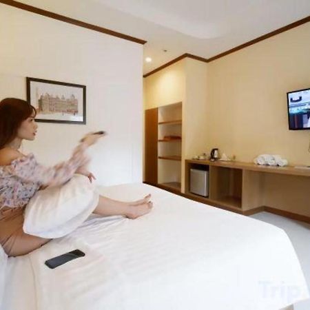 בורי ראם Thada Chateau Hotel מראה חיצוני תמונה