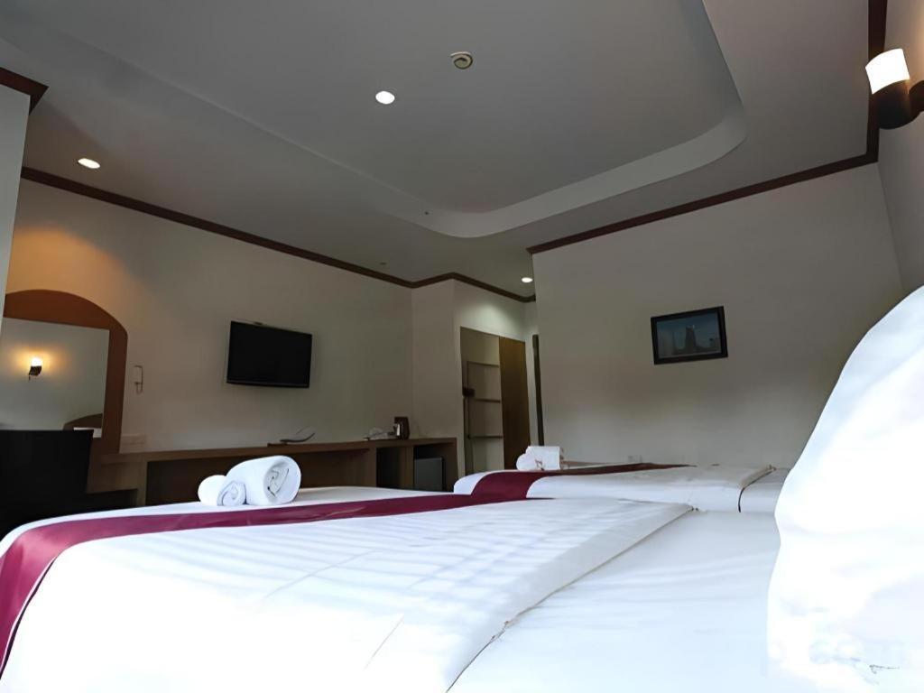 בורי ראם Thada Chateau Hotel מראה חיצוני תמונה