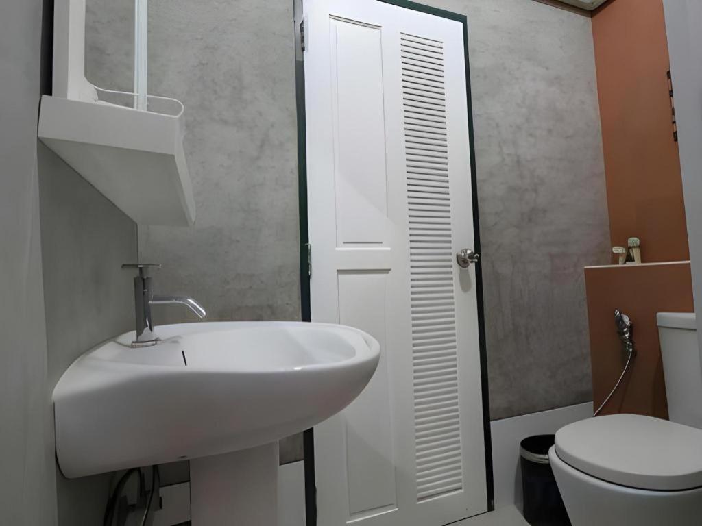 בורי ראם Thada Chateau Hotel מראה חיצוני תמונה