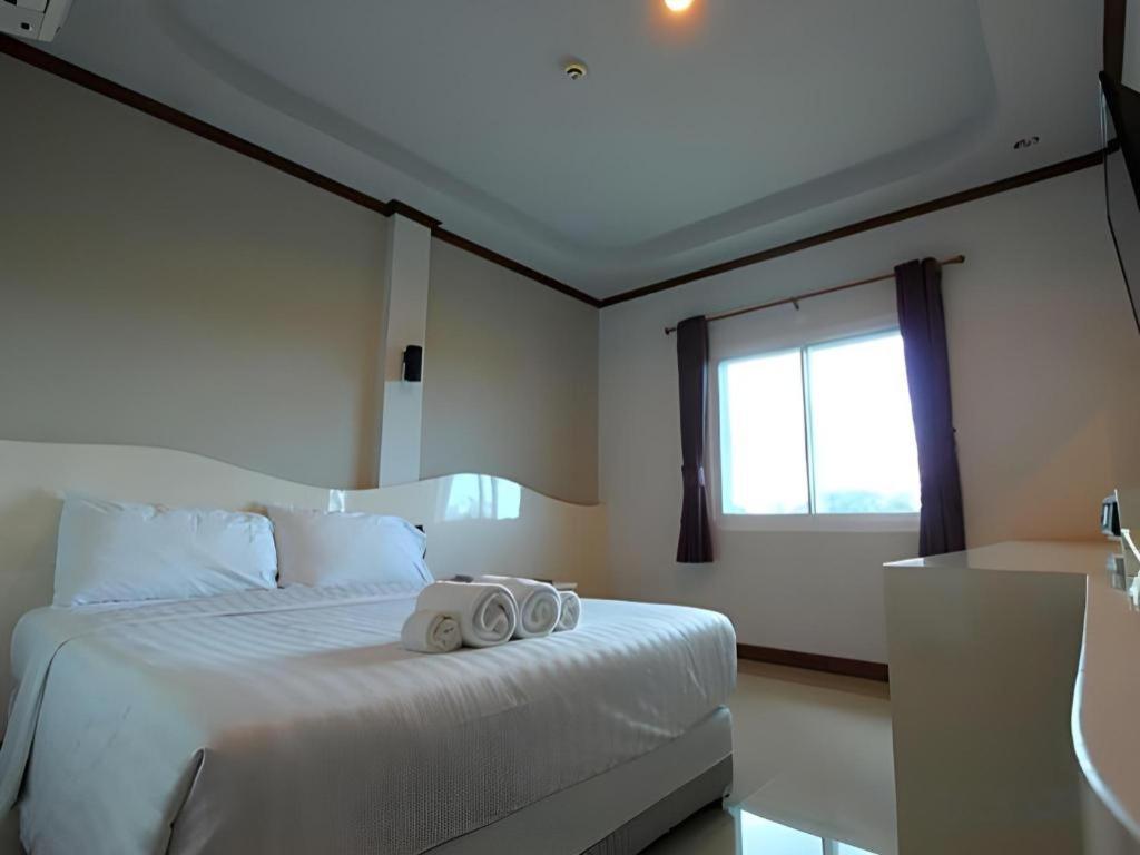 בורי ראם Thada Chateau Hotel מראה חיצוני תמונה