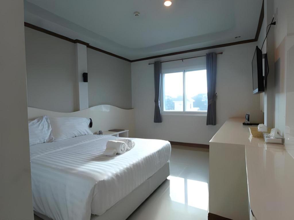בורי ראם Thada Chateau Hotel מראה חיצוני תמונה
