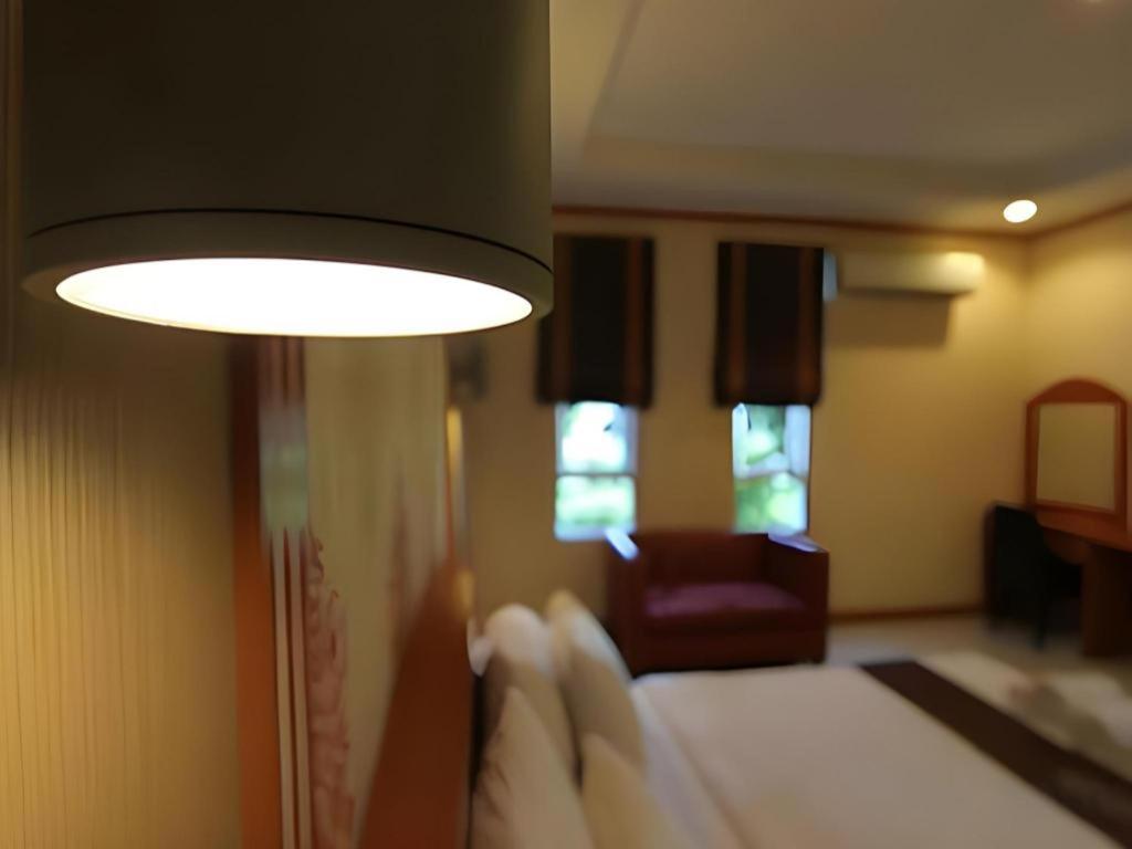 בורי ראם Thada Chateau Hotel מראה חיצוני תמונה