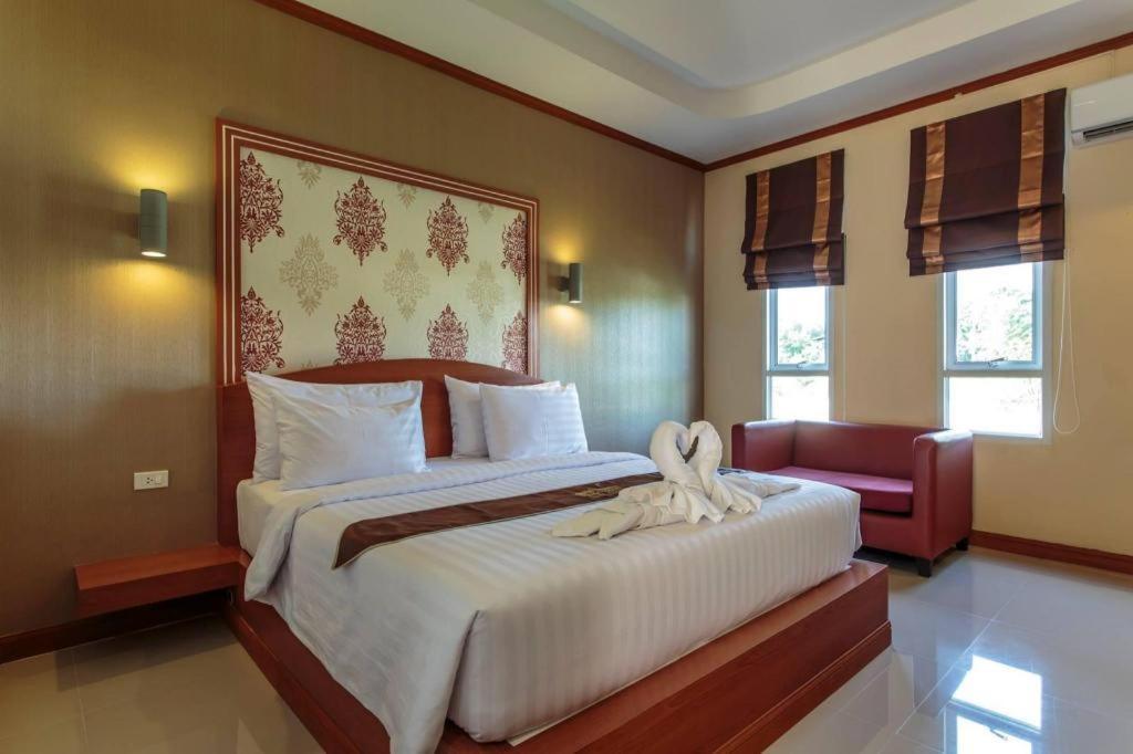בורי ראם Thada Chateau Hotel מראה חיצוני תמונה