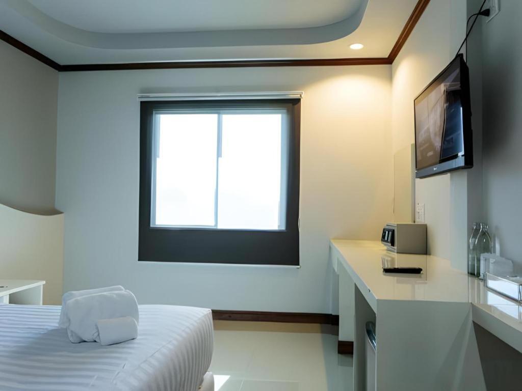 בורי ראם Thada Chateau Hotel מראה חיצוני תמונה