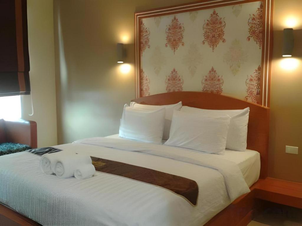 בורי ראם Thada Chateau Hotel מראה חיצוני תמונה