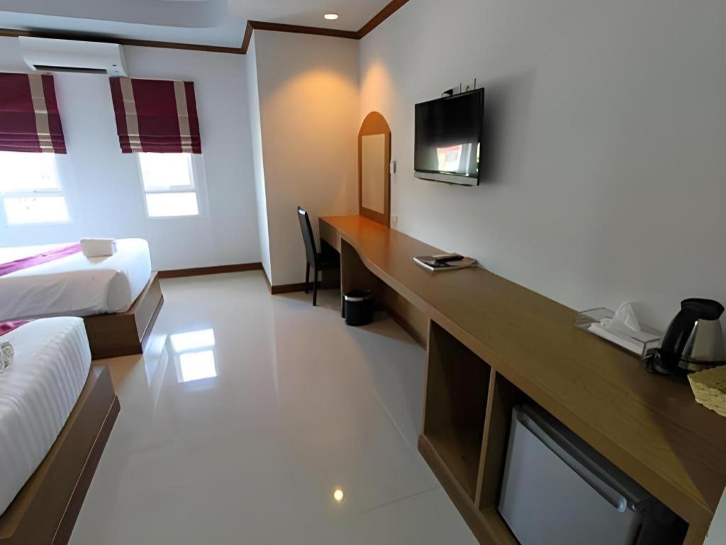 בורי ראם Thada Chateau Hotel מראה חיצוני תמונה