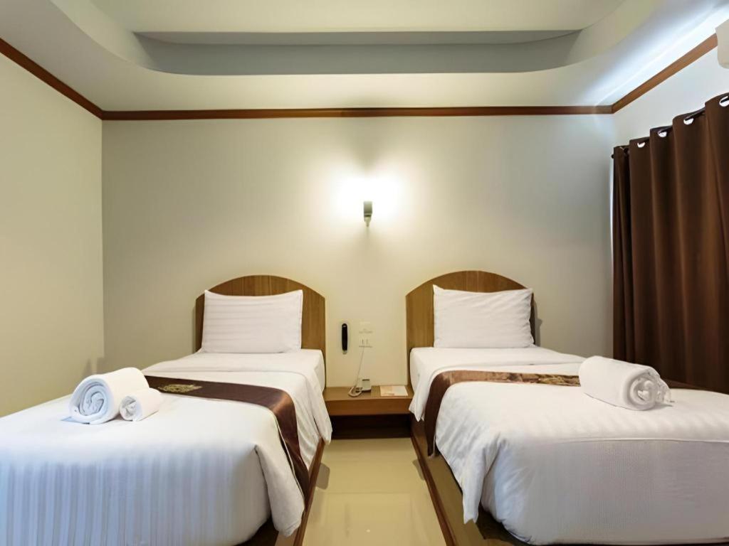 בורי ראם Thada Chateau Hotel מראה חיצוני תמונה