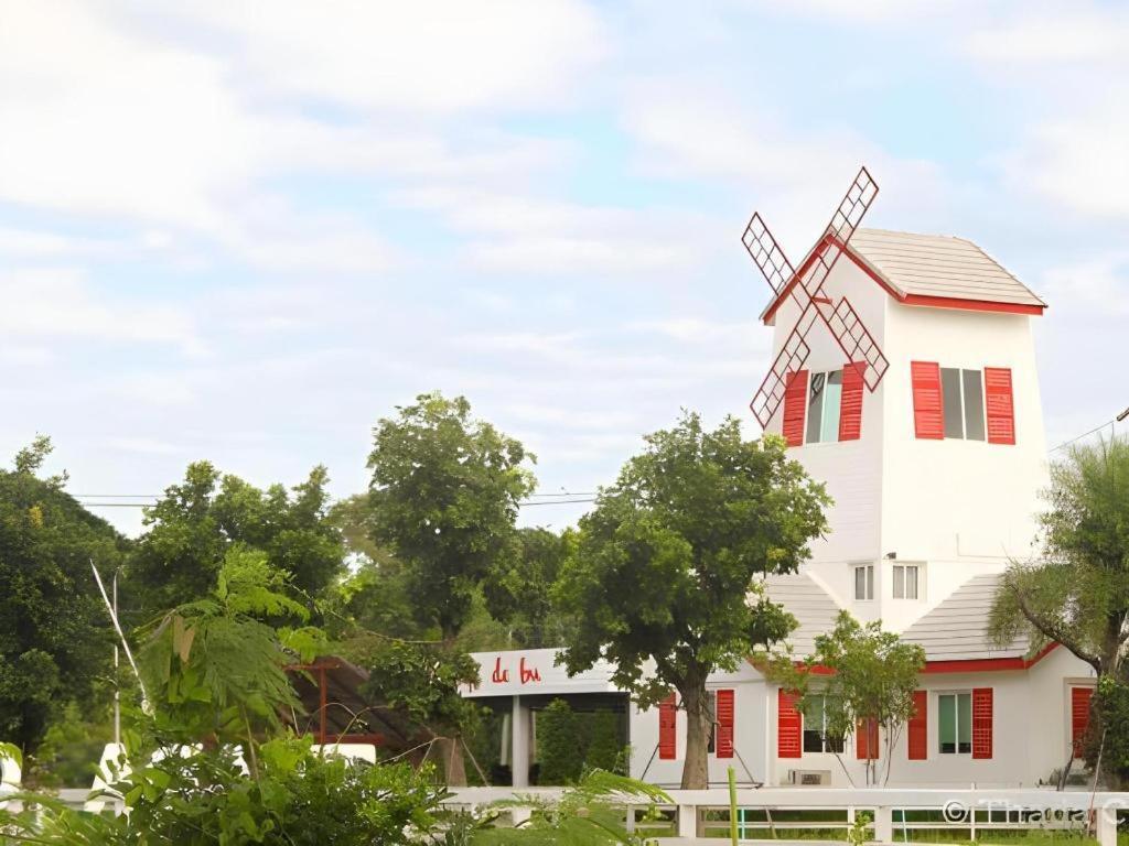בורי ראם Thada Chateau Hotel מראה חיצוני תמונה